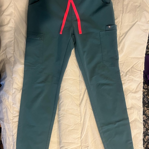 Figs Scrub Set - Picture 3 of 7